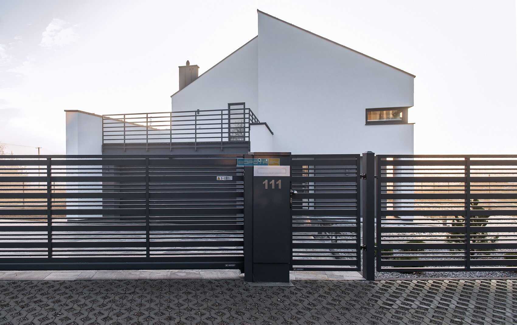 Металеві паркани оцинковані - виготовлення огорож для приватного будинку - встановлення Луцьк